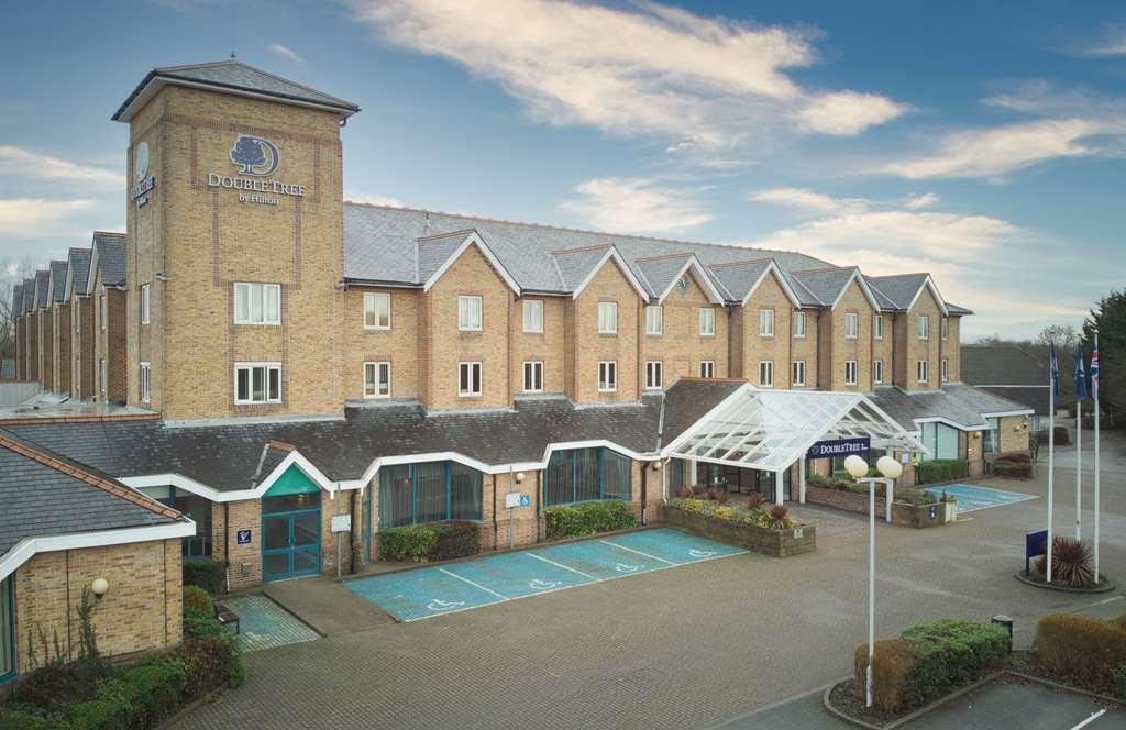Hotel Doubletree By Hilton London Elstree Borehamwood Exterior foto